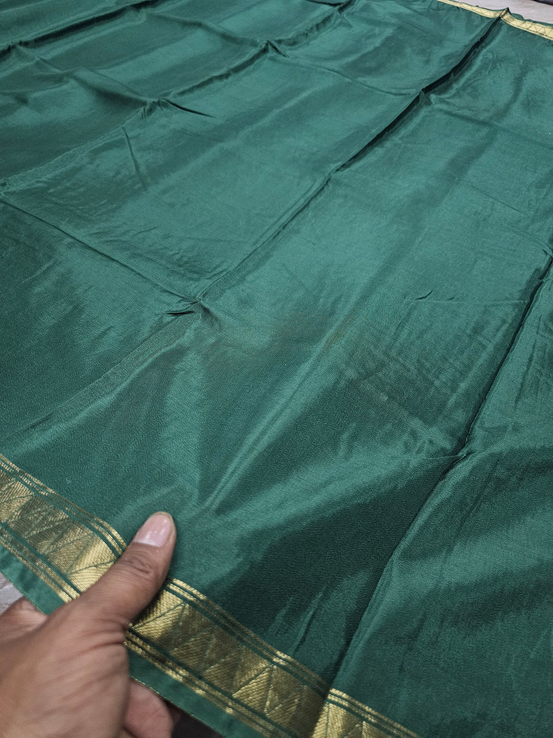 VISCOS IN BOTTLE GREEN WITH NARROW BORDER – The Royal Silk™