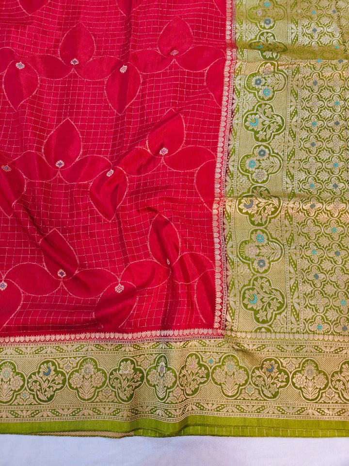 VISCOS SILK IN RED WITH MEHENDI GREEN COLOUR