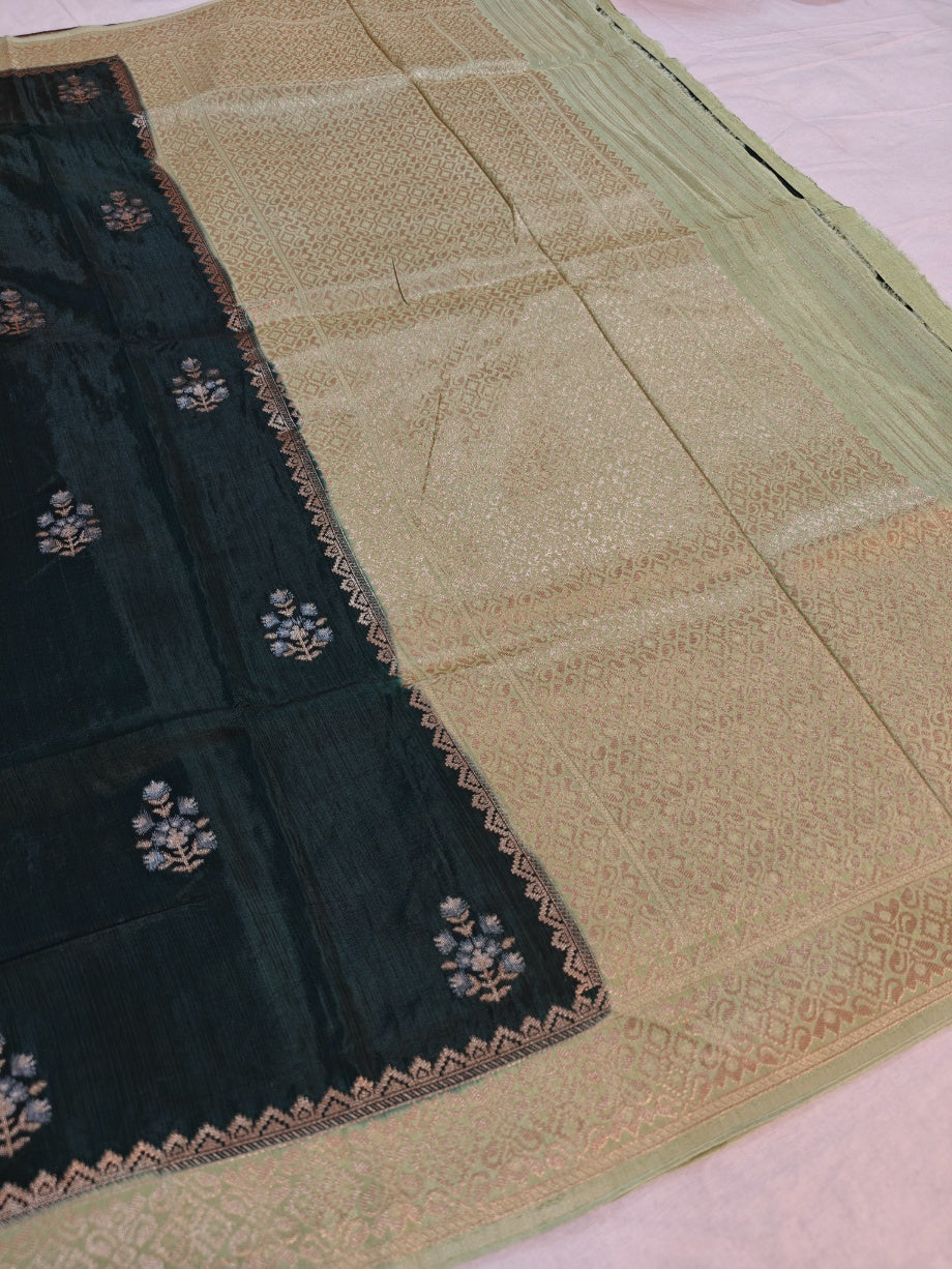 RUSSIAN SILK IN BOTTLE GREEN WITH PISTA GREEN BORDER