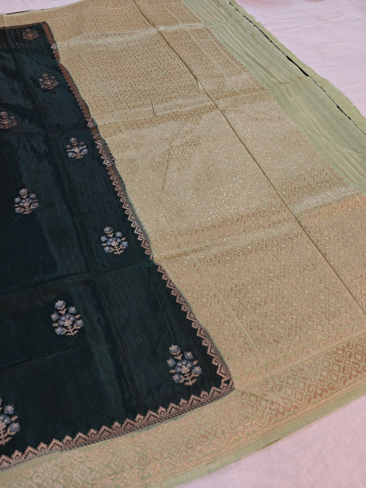 RUSSIAN SILK IN BOTTLE GREEN WITH PISTA GREEN BORDER