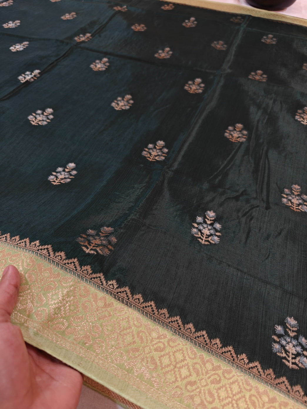 RUSSIAN SILK IN BOTTLE GREEN WITH PISTA GREEN BORDER