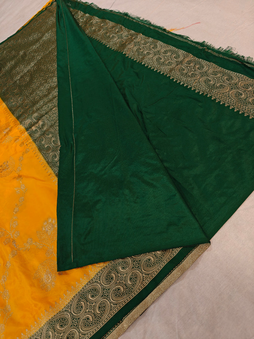 GOLD RUSSIAN SILK WITH BOTTLE GREEN BORDER