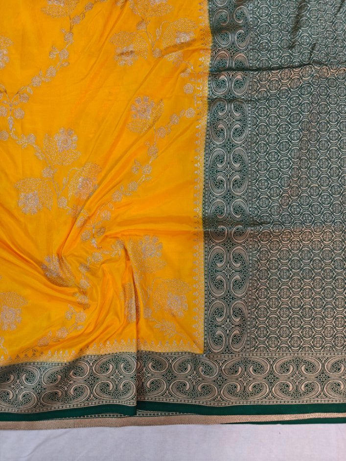 GOLD RUSSIAN SILK WITH BOTTLE GREEN BORDER