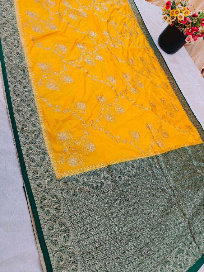 GOLD RUSSIAN SILK WITH BOTTLE GREEN BORDER