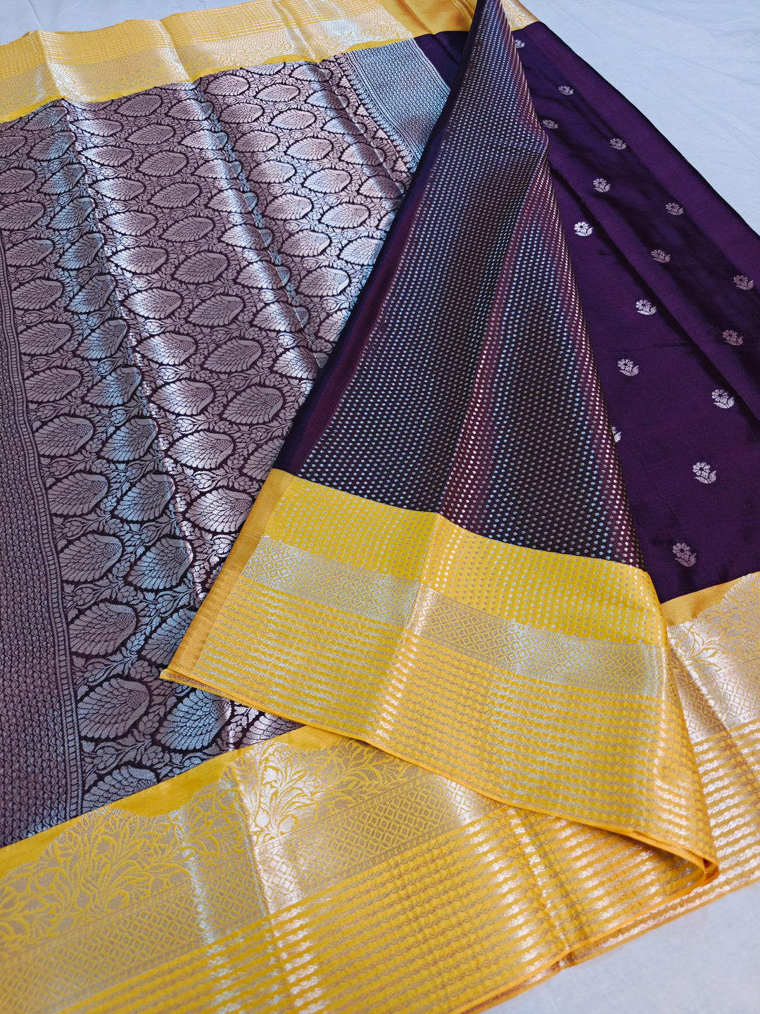 BANARASI MAGENTA WITH AIRY GOLD BORDER