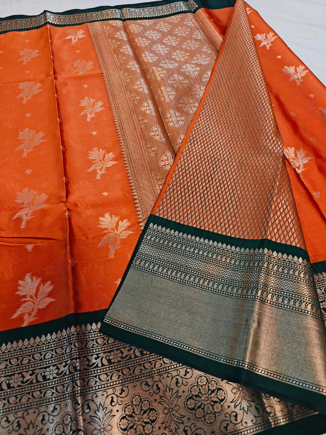 ORANGE COLOUR BOOTI WITH BOTTLE GREEN BORDER