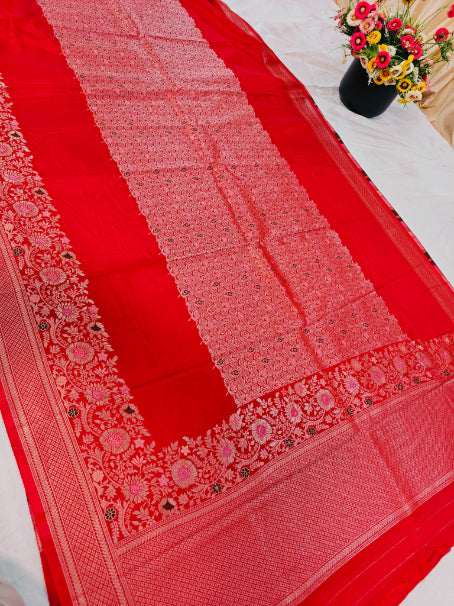 RUSSIAN SILK CENTRALISED BOUTIQUE STYLE IN BRIGHT RED COLOUR