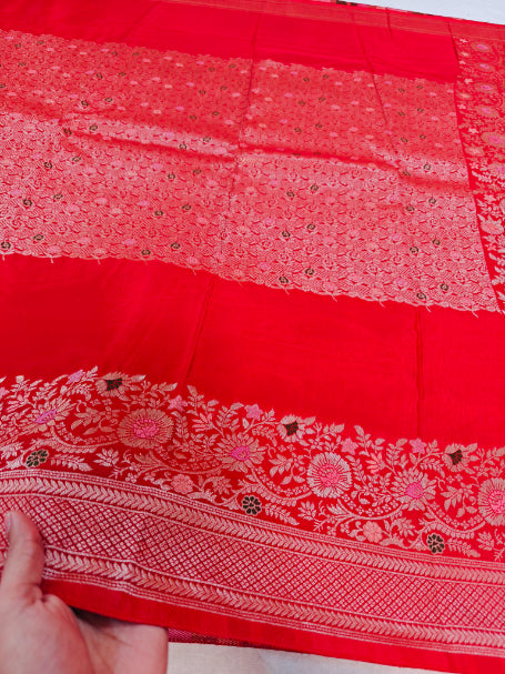 RUSSIAN SILK CENTRALISED BOUTIQUE STYLE IN BRIGHT RED COLOUR