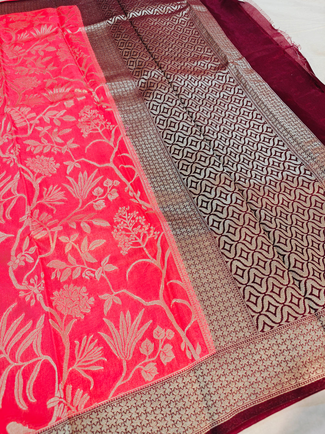 PINK COLOUR KHADDI GEORGETTE FLORAL JAALDAAR PATTERN WITH GARNET BORDER