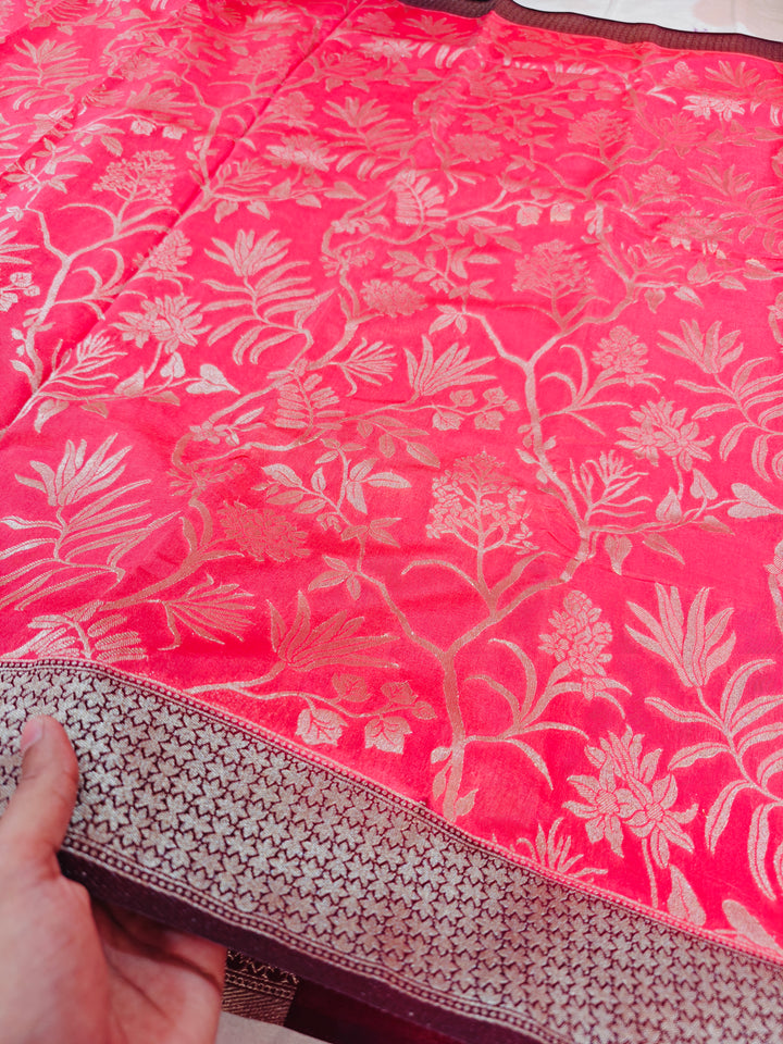 PINK COLOUR KHADDI GEORGETTE FLORAL JAALDAAR PATTERN WITH GARNET BORDER