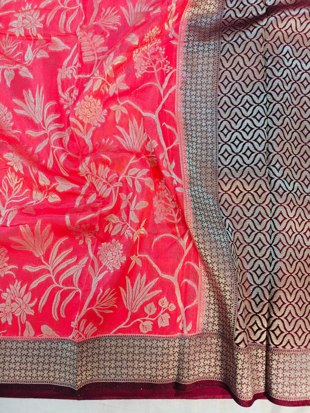 PINK COLOUR KHADDI GEORGETTE FLORAL JAALDAAR PATTERN WITH GARNET BORDER