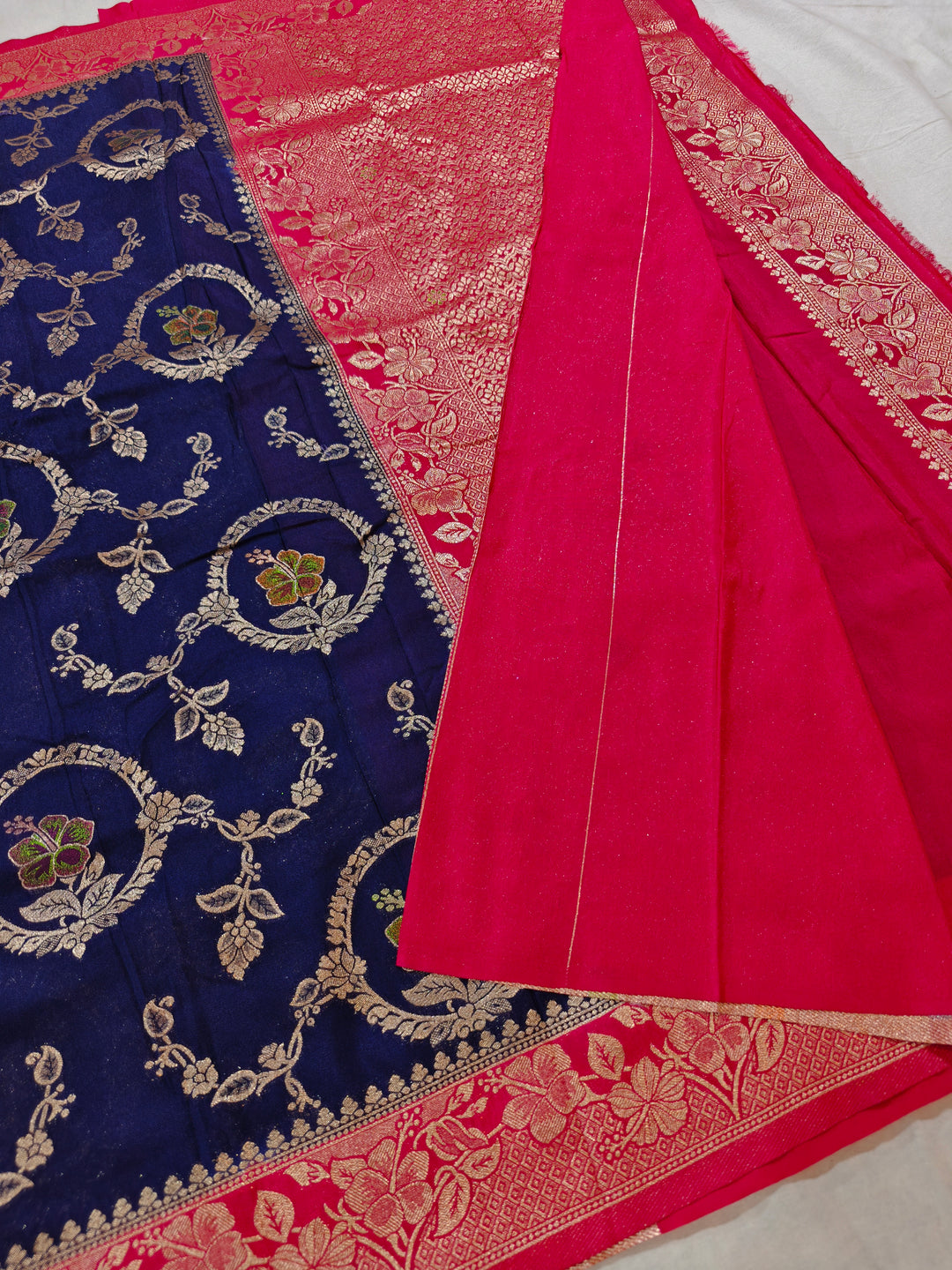 KHADDI GEORGETTE IN NAVY BLUE WITH CHERRY RED BORDER