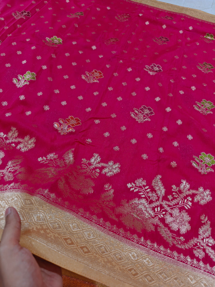 KHADDI GEORGETTE IN RANI WITH IVORY BORDER