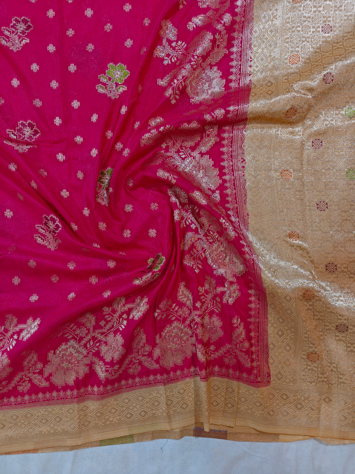 KHADDI GEORGETTE IN RANI WITH IVORY BORDER