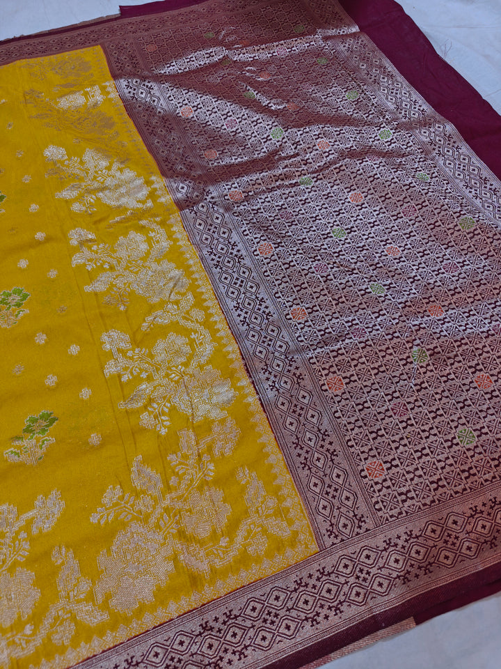 KHADDI GEORGETTE GOLD COLOUR WITH VINE COLOUR BORDER